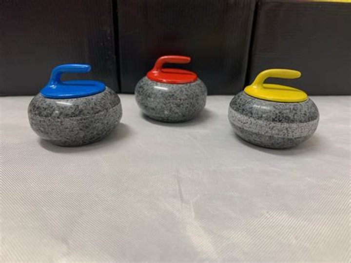 Are curling stones numbered?