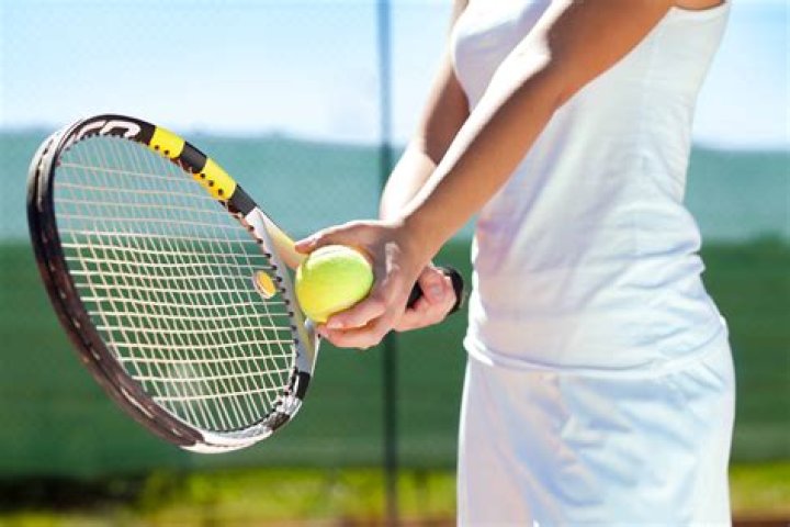Are lefties better at tennis?