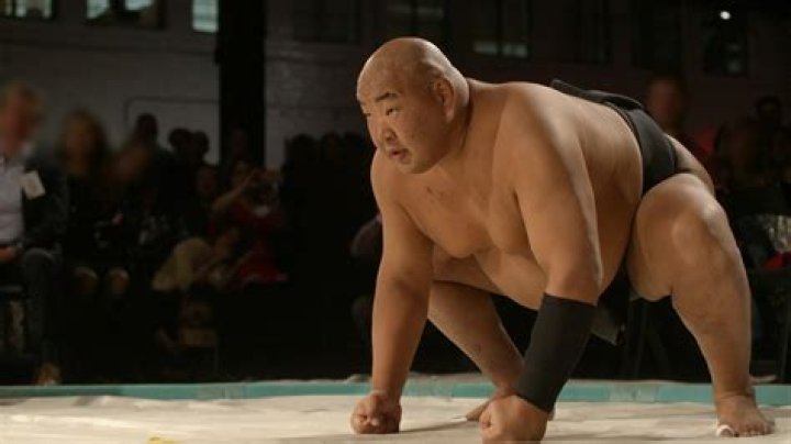 Are sumo wrestlers muscular?