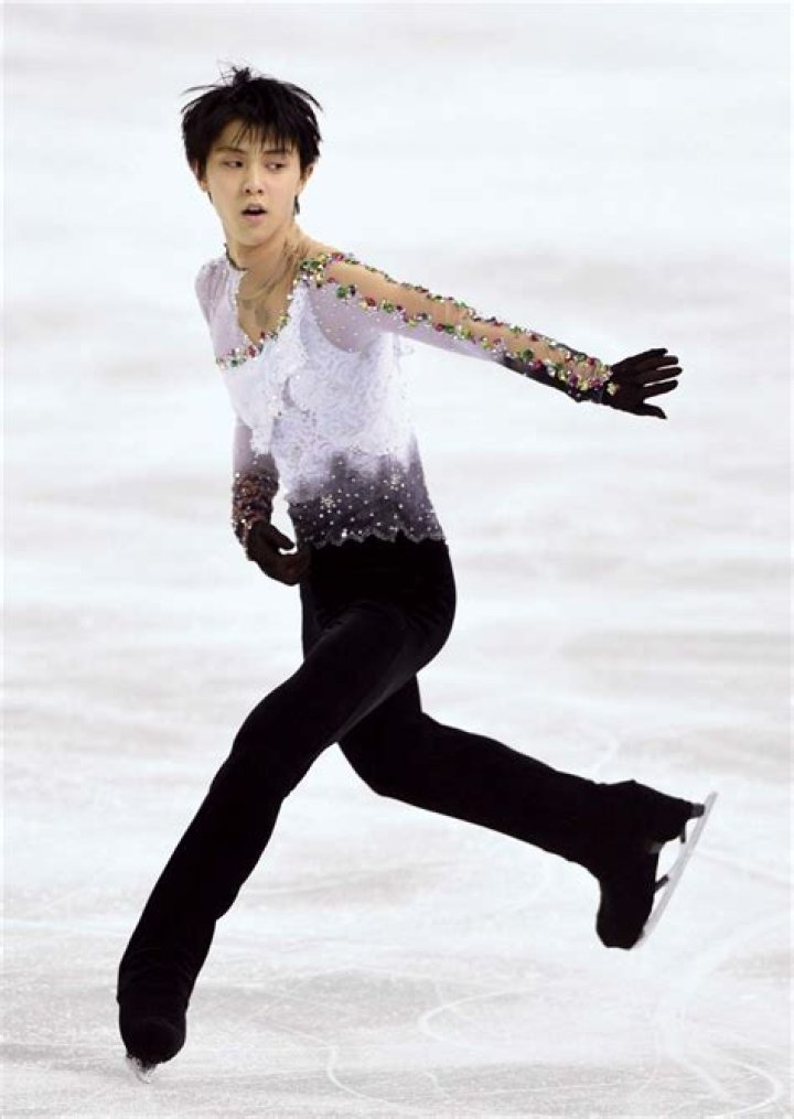 At what age did Yuzuru Hanyu start skating?