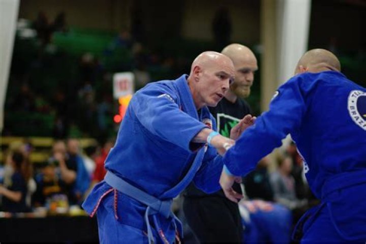 Can a blue belt teach?