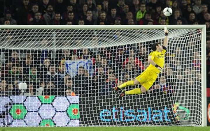 Can goalkeeper move forward?