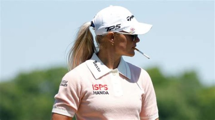 Can golfers smoke on tour?