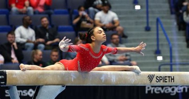 Can gymnasts wear earrings?