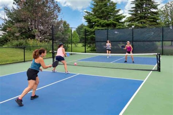 Can pickleball be played on the beach?