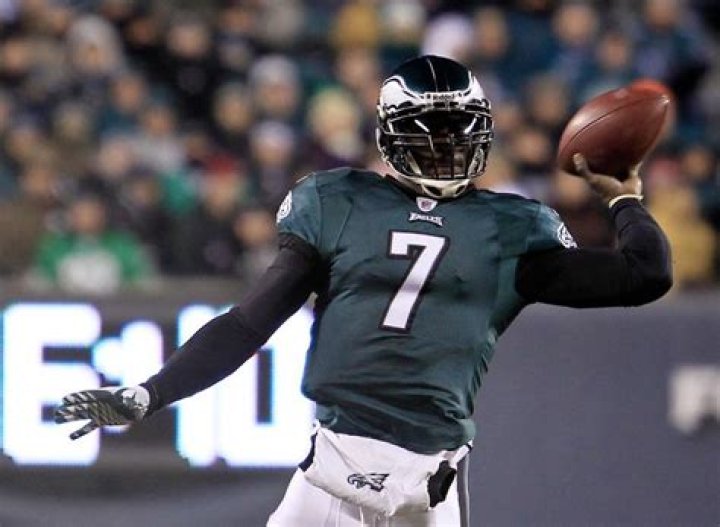 Can quarterbacks wear visors?