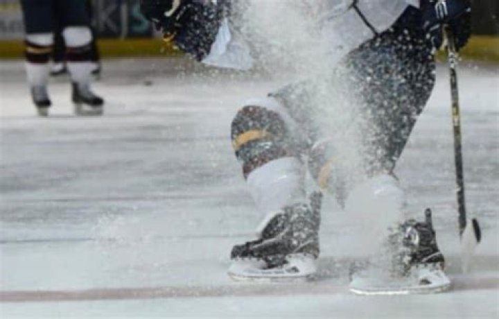 Can you do a hockey stop on figure skates?
