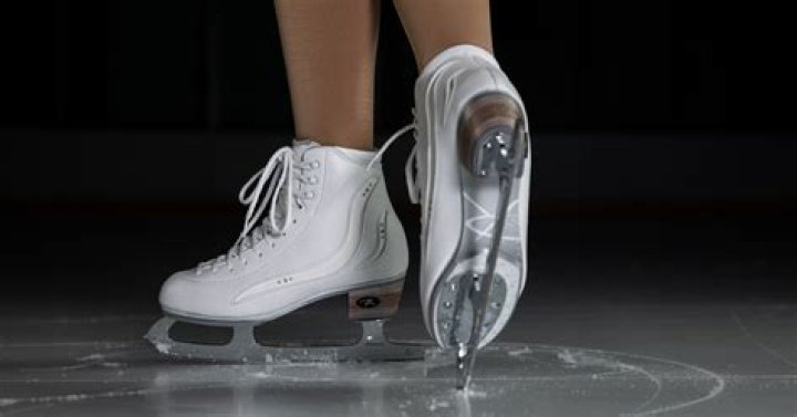 Can you ice skate with your hair down?