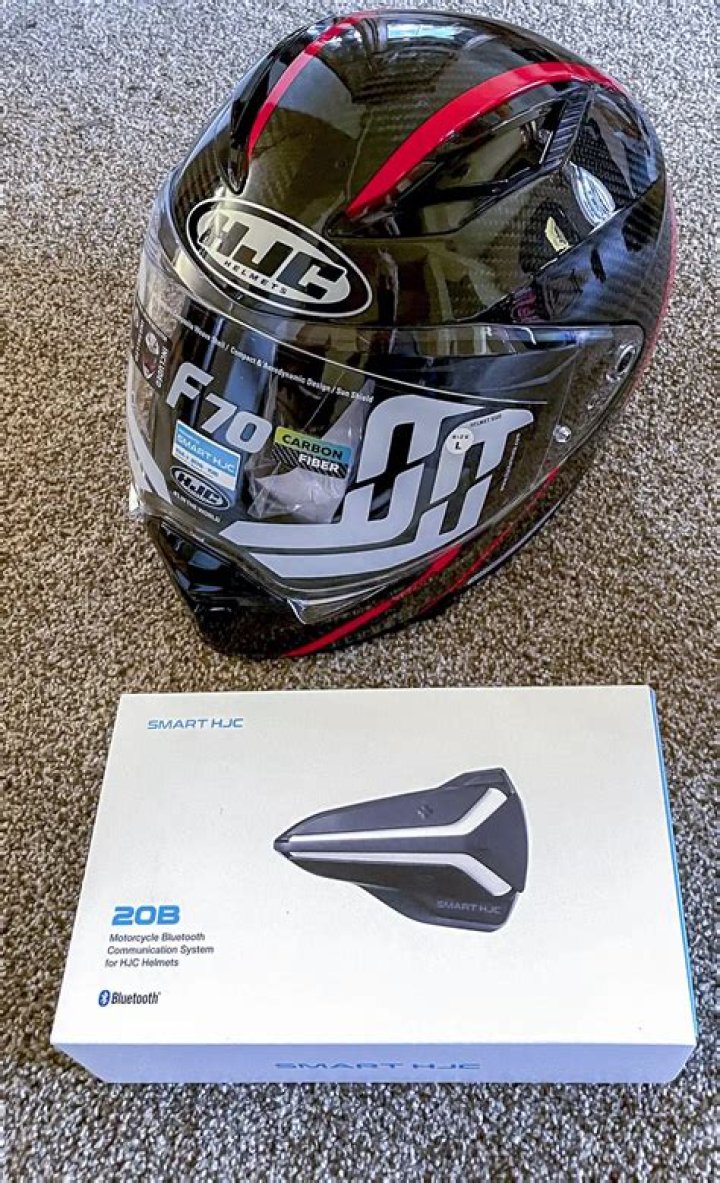 Can you take your helmet off to fight in the NHL?