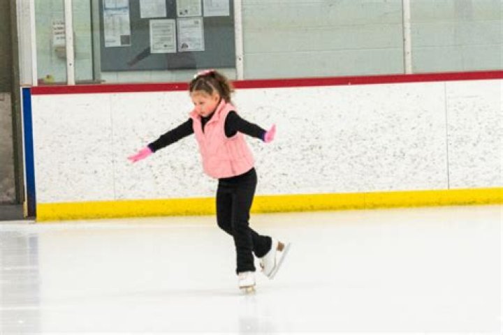 Do all figure skaters wear gloves?