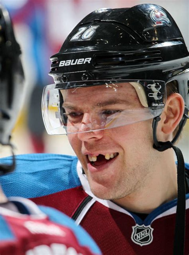 Do all hockey players have missing teeth?