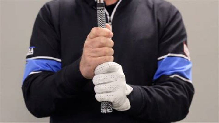 Do any golf pros use baseball grip?