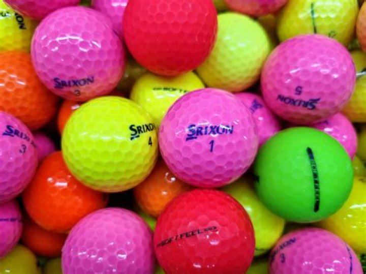 Do any pros use colored golf balls?