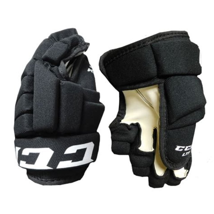 Do hockey gloves make a difference?
