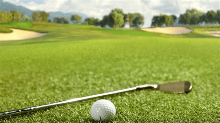 Do PGA golfers pay for hotels?