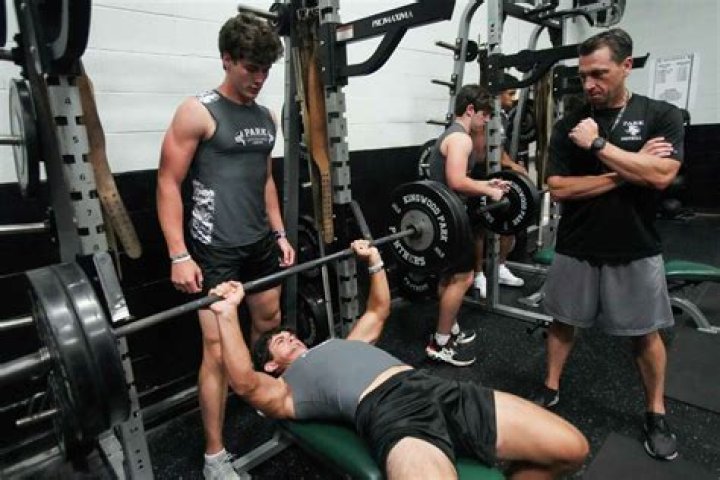 Do quarterbacks lift weights?