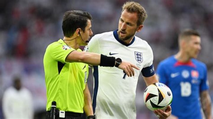 Do refs have to speak both languages?