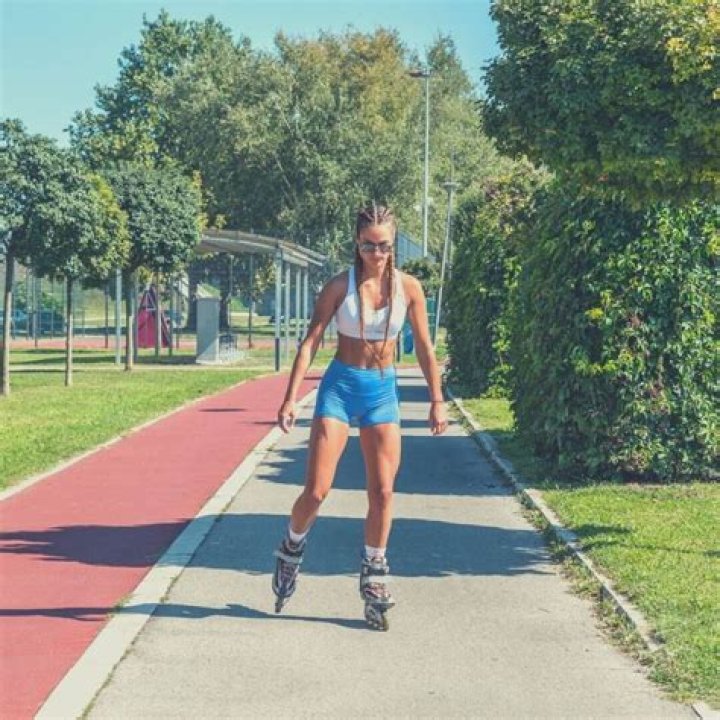 Do you burn more calories running or rollerblading?