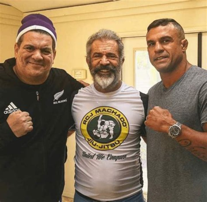 Does Mel Gibson know martial arts?