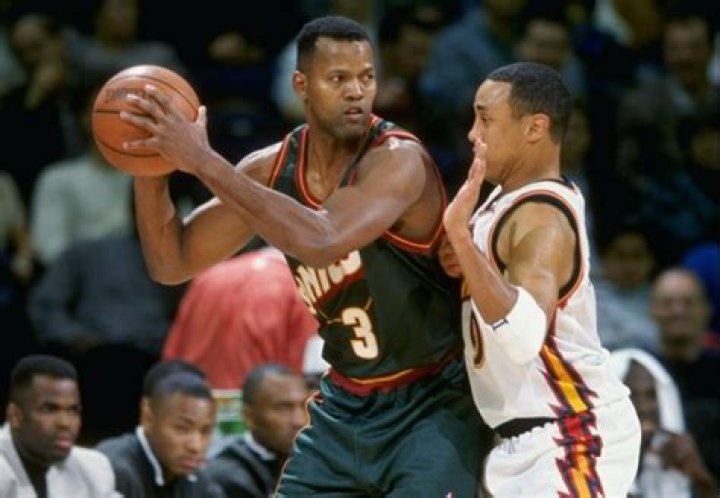 How did Dale Ellis play 69 minutes in a game?