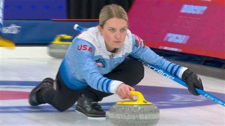 How do curling teams qualify for the Olympics?