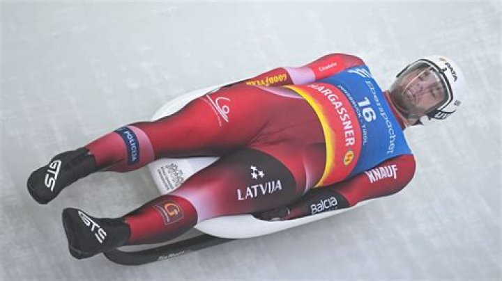 How do they steer in luge?