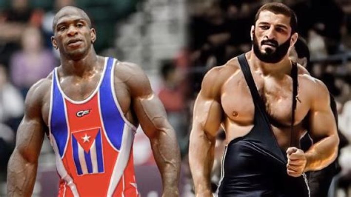 How do wrestlers bulk up?