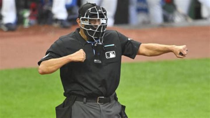 How do you become a SEC umpire in baseball?