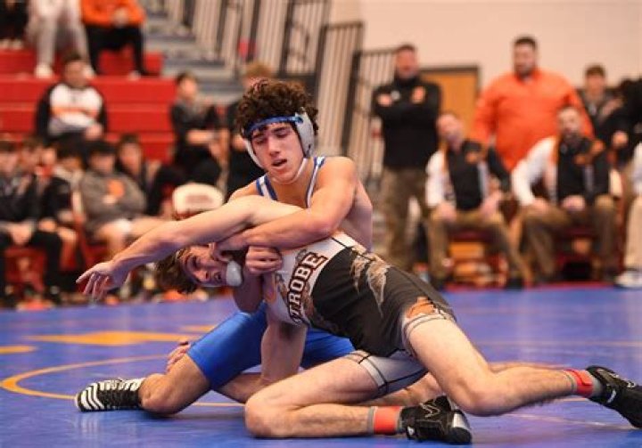 How do you score points in high school wrestling?