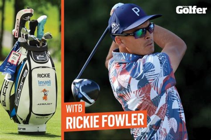 How does Rickie Fowler grip his putter?