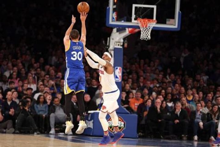 How does Steph Curry shoot?