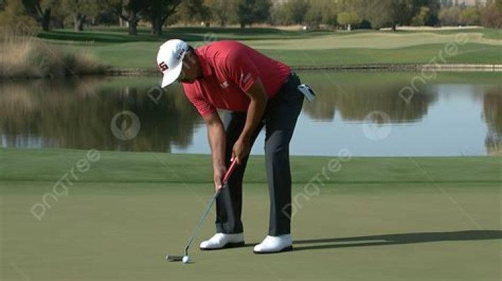 How does Tiger Woods practice putting?