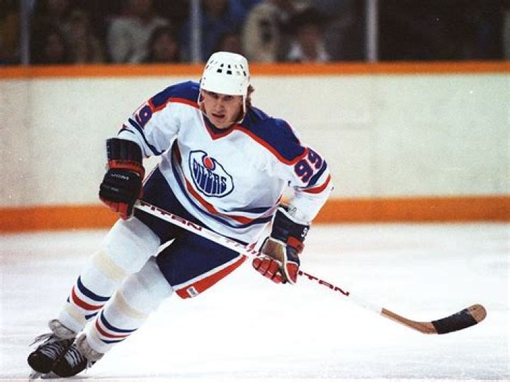 How fast was Wayne Gretzky's shot?