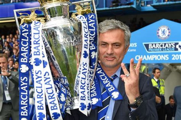 How many trophies did Mourinho won with Chelsea?