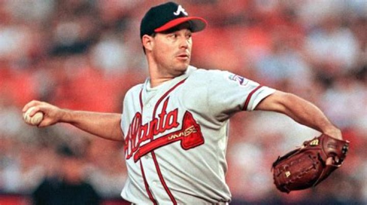 How many walks did Greg Maddux have in his career?