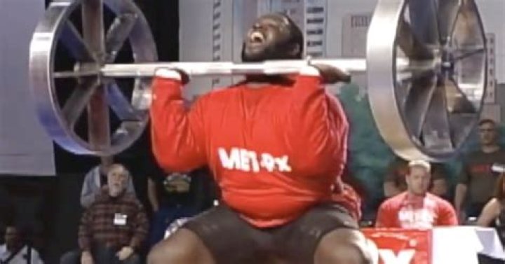 How much did Mark Henry lift?