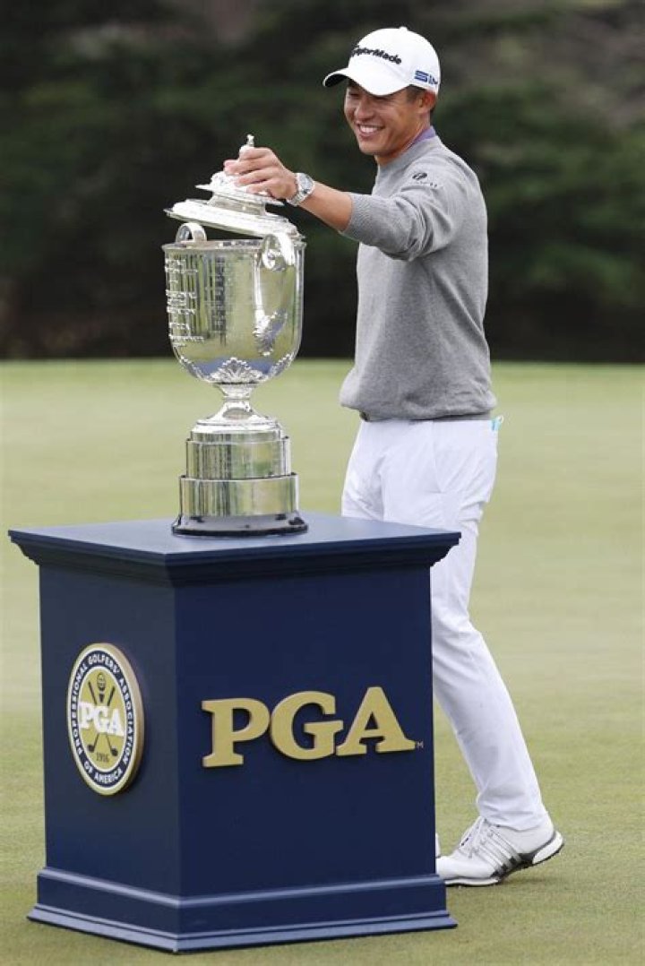 How much do PGA players pay to enter a tournament?