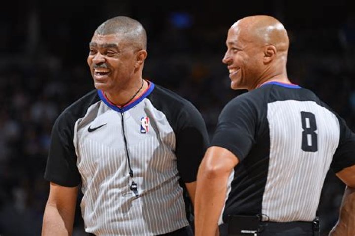 How much does a ref in the NBA make?