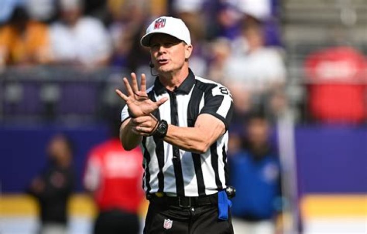 How much does an NFL referee get paid?