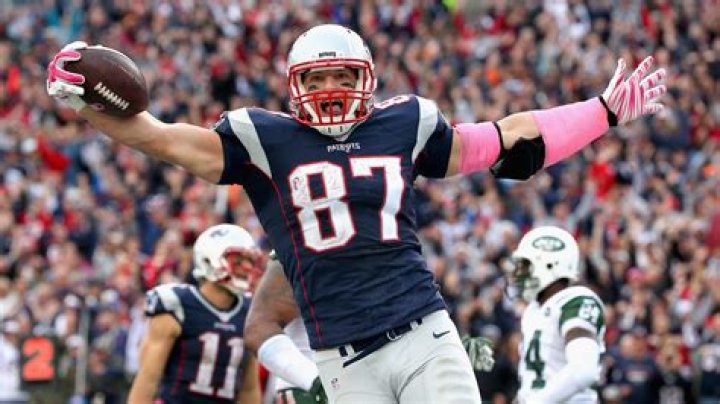 How much does Gronkowski make with the Buccaneers?