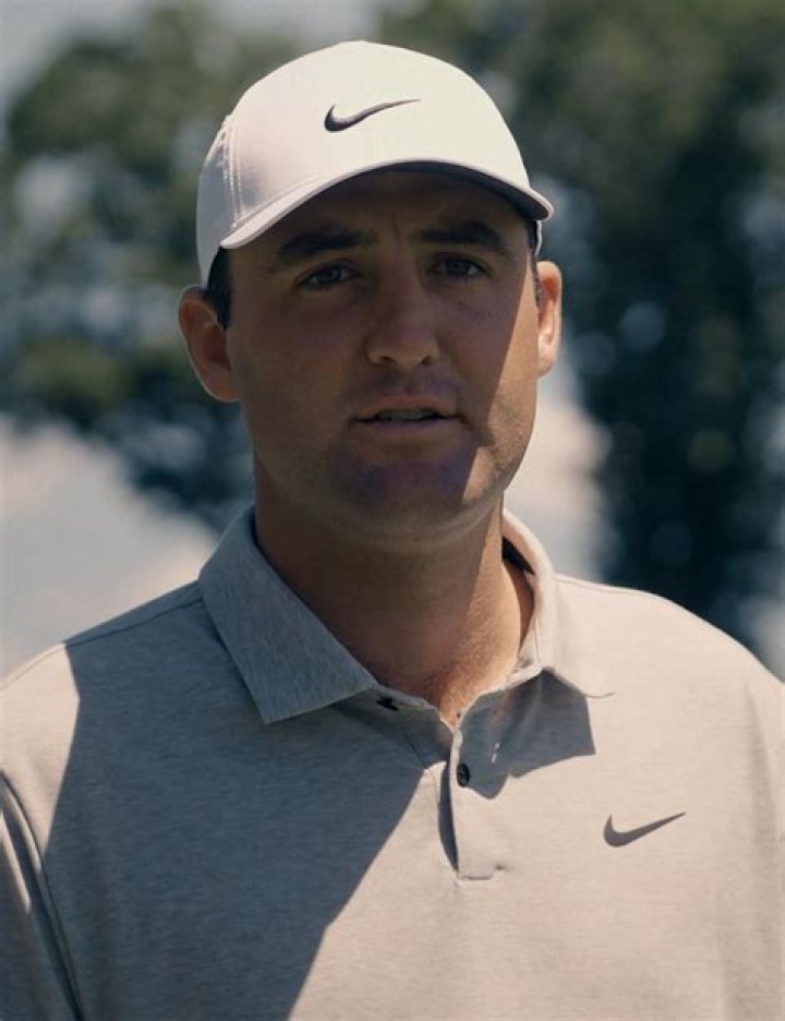 How much does Tiger Woods caddy get paid?