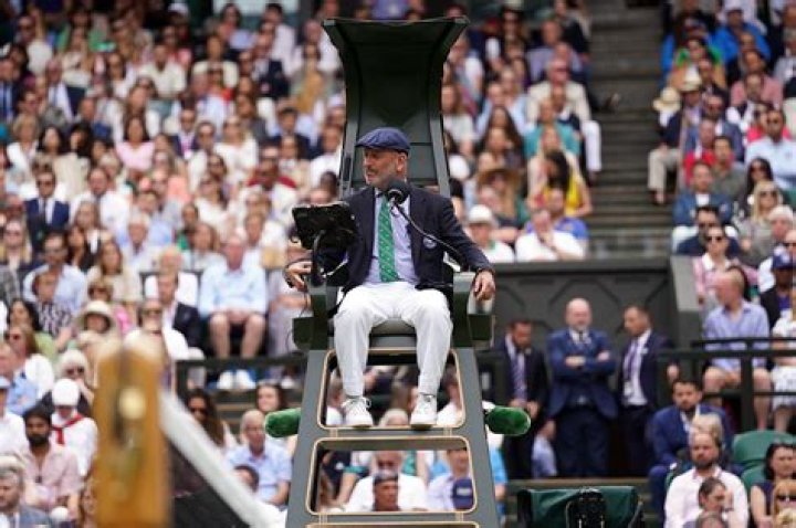 How much money does a tennis chair umpire make?
