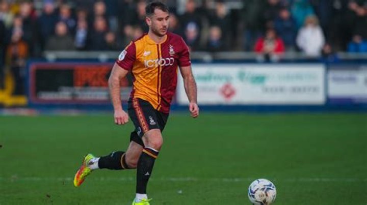 How often do football clubs change kits?