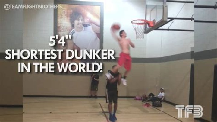 How tall is the shortest dunker?