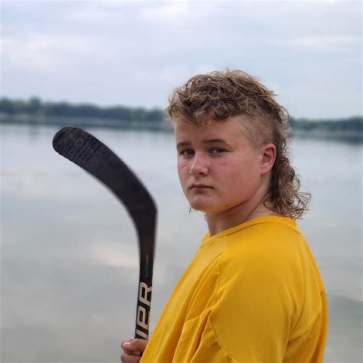 Is hockey hair a mullet?