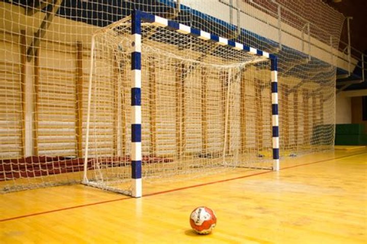 Is racquetball similar to handball?