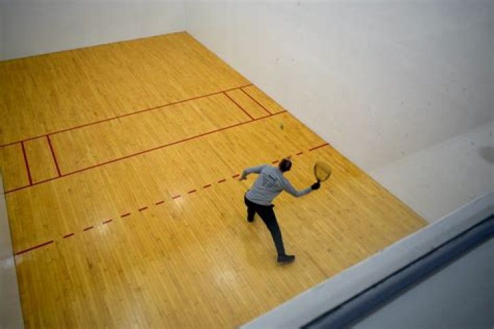 Is squash or racquetball more popular in the US?