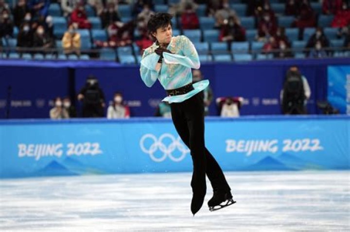 What age did Yuzuru Hanyu start skating?