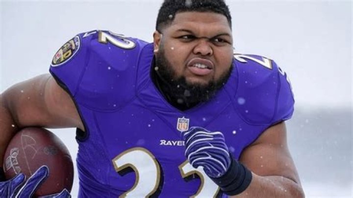 What an NFL player eats in a day?