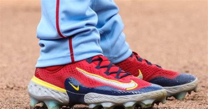 What cleats do OBJ wear?